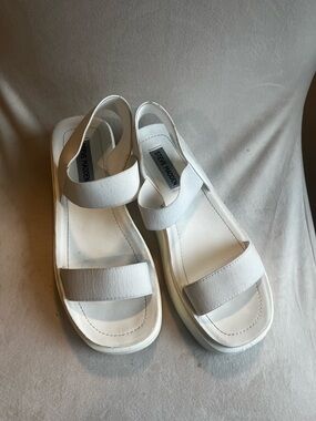 Steve Madden White‎ Platform Slingback Sandals